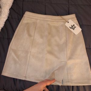 Suede beige mini skirt NWT